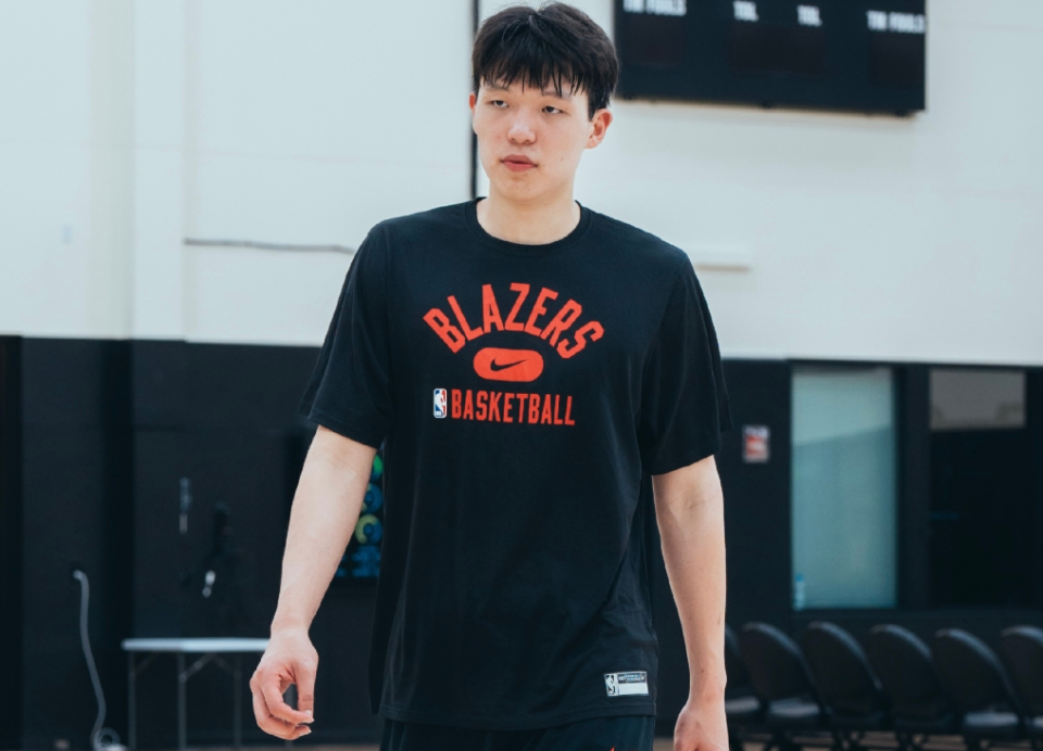 kaiyun-杨瀚森8月训练曝光：参加力量技术训练5v5对抗 提升攻防速度强度